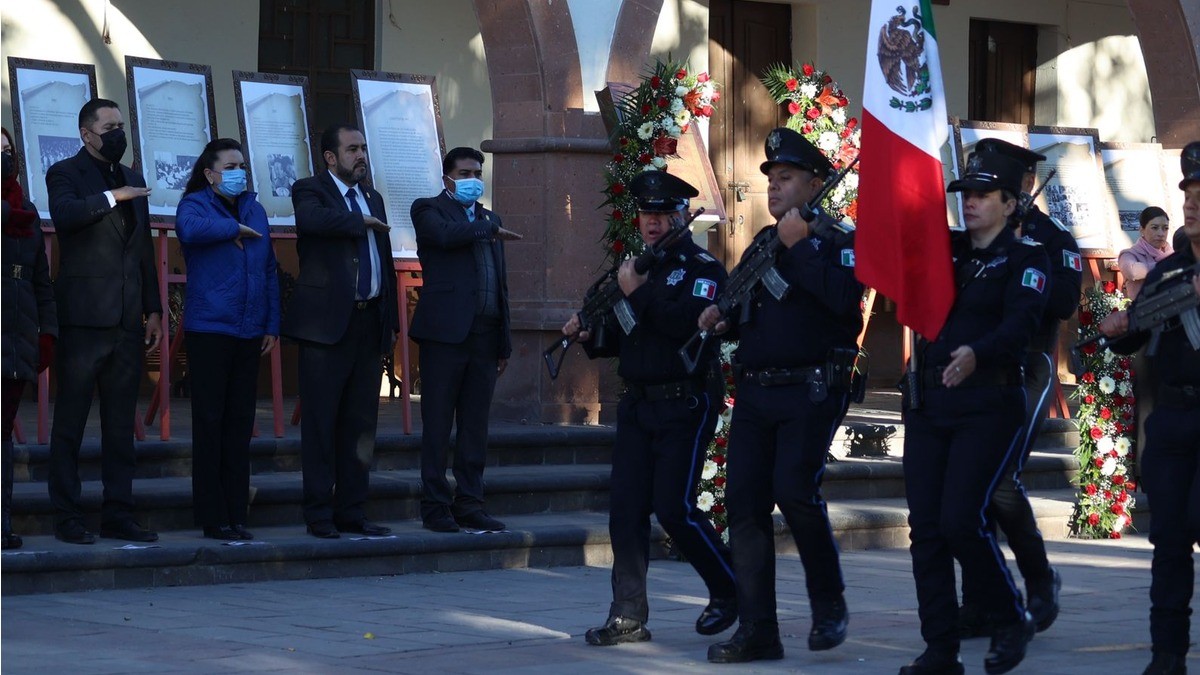 Alcalde de Purísima llama a defender la democracia al celebrar a la Constitución