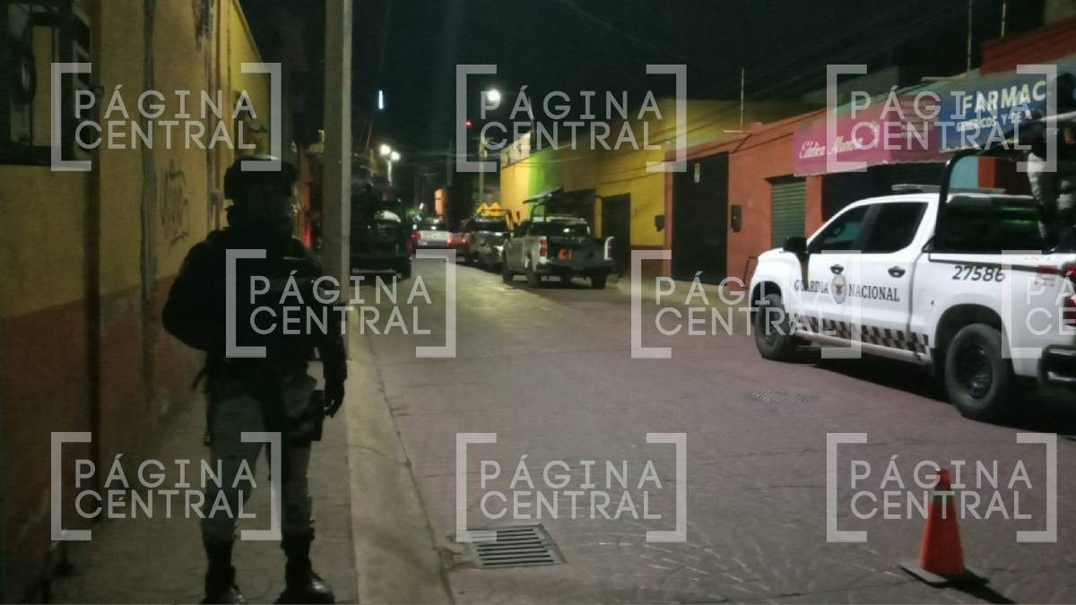 Emboscan a policía municipal y muere tirado junto a su patrulla