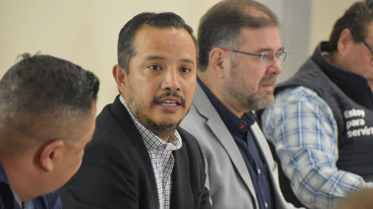 Una baja más en el PAN, José Luis Manrique renuncia al partido