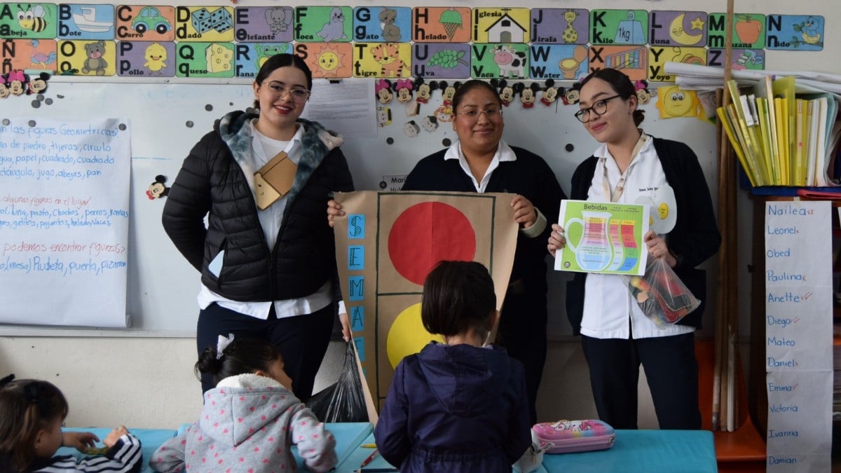 Estudiantes de la UG visitan jardines de niños para fomentar prevención de enfermedades