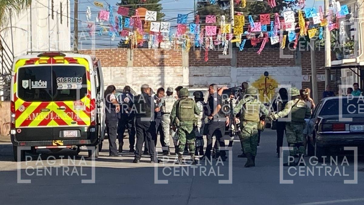 Asesinan a 3 personas afuera de una casa en Jardines de San Miguel