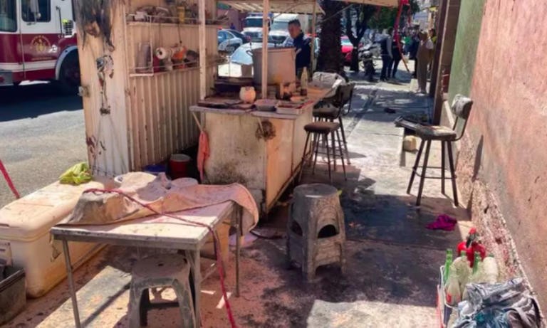 VIDEO Captan momento en que puesto de tacos estalló cuando tenía clientes