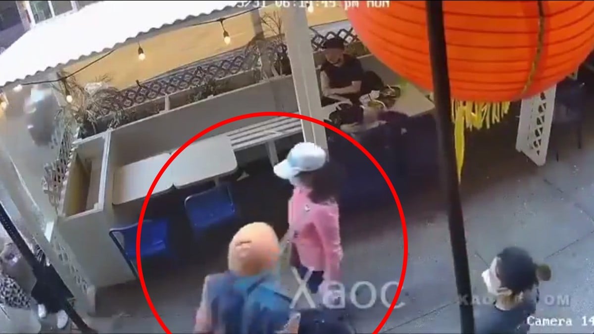 VIDEO Hombre golpea a mujer sin razón aparente y la deja noqueada en el piso