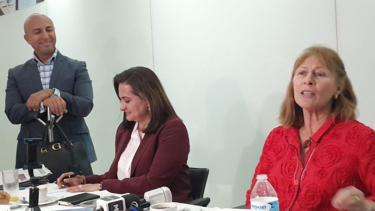 El PAN ya es una oposición débil, prueba de ello, la desbandada que enfrenta: Clouthier