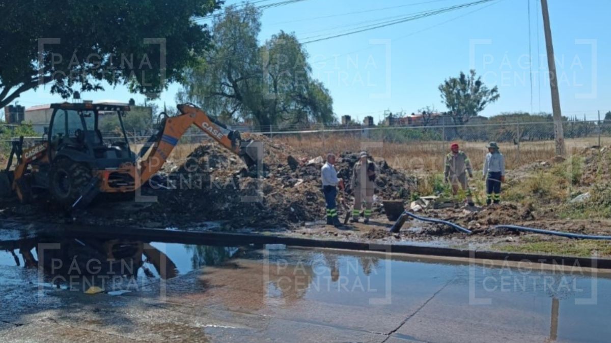 Fuga de 10 horas forma un 'río' de agua potable en avenida Olímpica ¡en plena sequía!