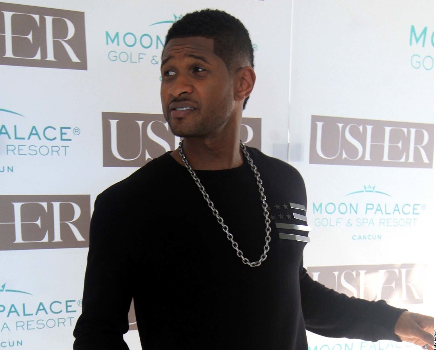 Tiene Usher fallas técnicas en el show del Super Bowl