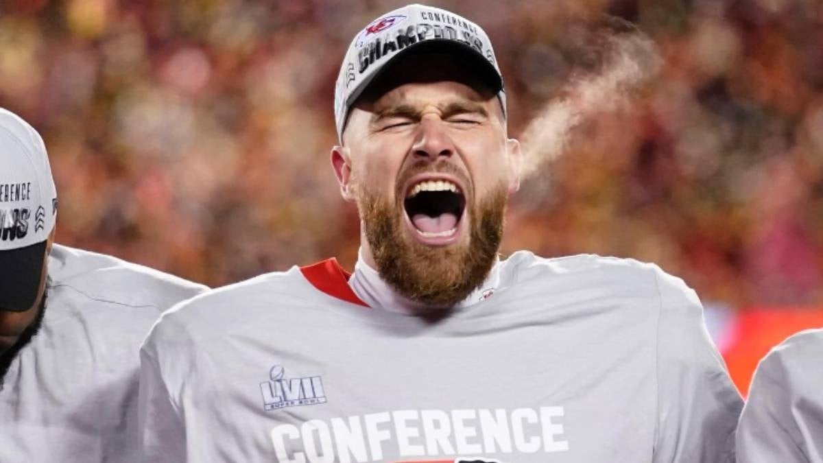 Se vuelve loco Travis Kelce en pleno partido