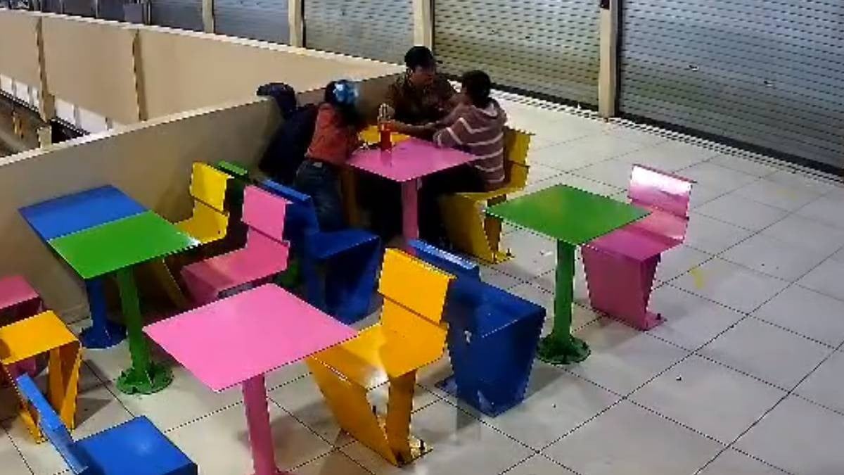 VIDEO Captan brutal agresión contra mamá frente a sus hijos, lo denuncian, pero él huye