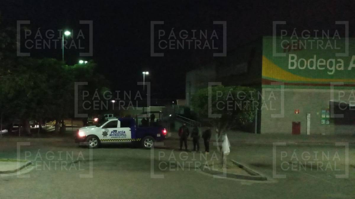 VIDEO Matan a policía y dejan a otro herido afuera de supermercado