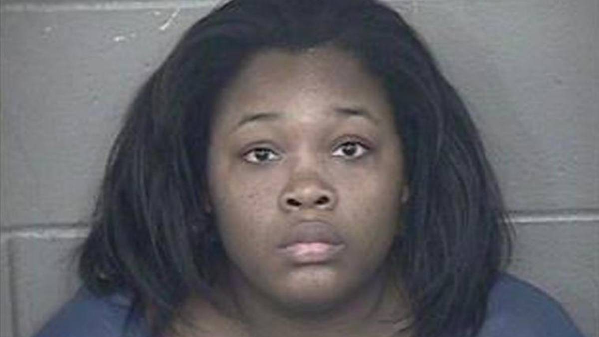 Mamá mata a bebé al acostarlo en el horno; asegura que se confundió con la cuna