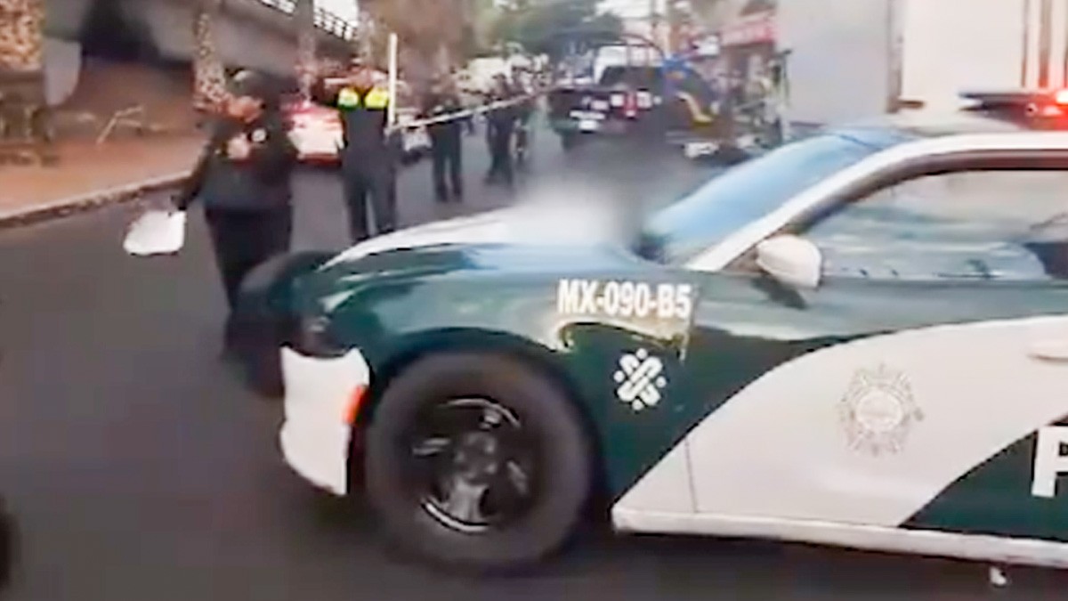 Adulto mayor cruzaba la calle cuando policía en moto lo atropella y lo mata