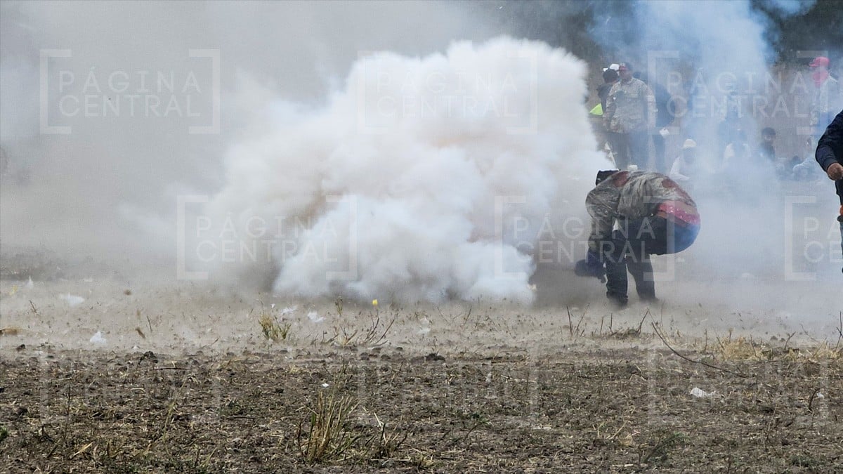 Con martillos explosivos, hacen latir la tierra en San Juan de la Vega