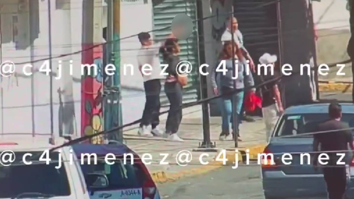 VIDEO Discusión entre embarazada y vecina termina a balazos