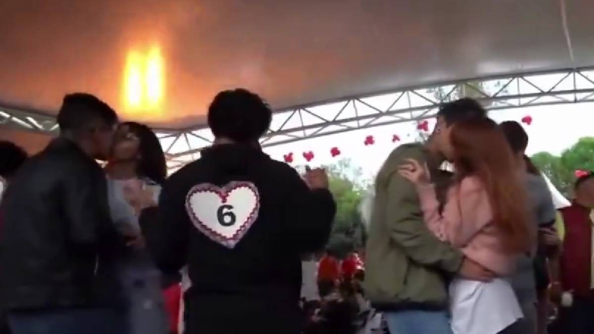 Pareja gana “besotón” y rompen récord con el beso más largo, ¿cuánto duraron?