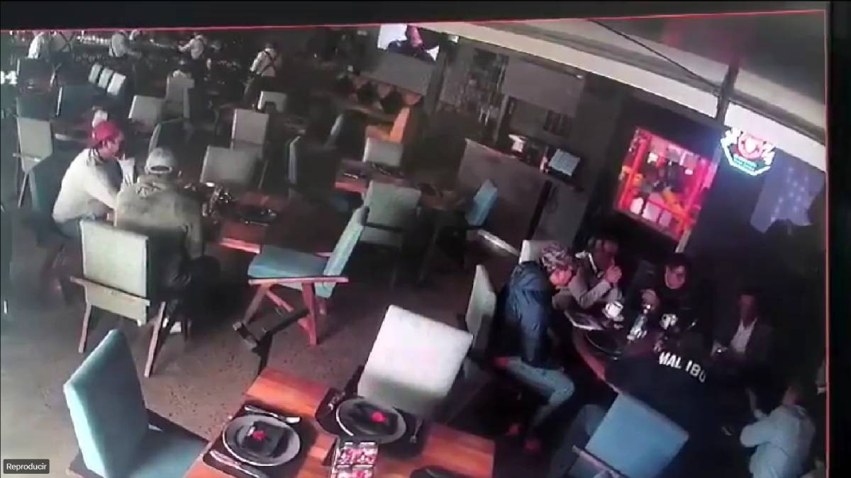 VIDEO Asesinan a empresario zacatecano dentro de restaurante en Aguascalientes