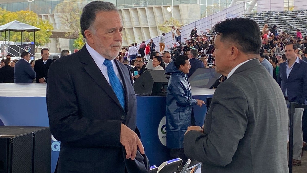 Sorprende a Carlos Medina salida de Mario Bravo Arrona; asegura que es muy capaz