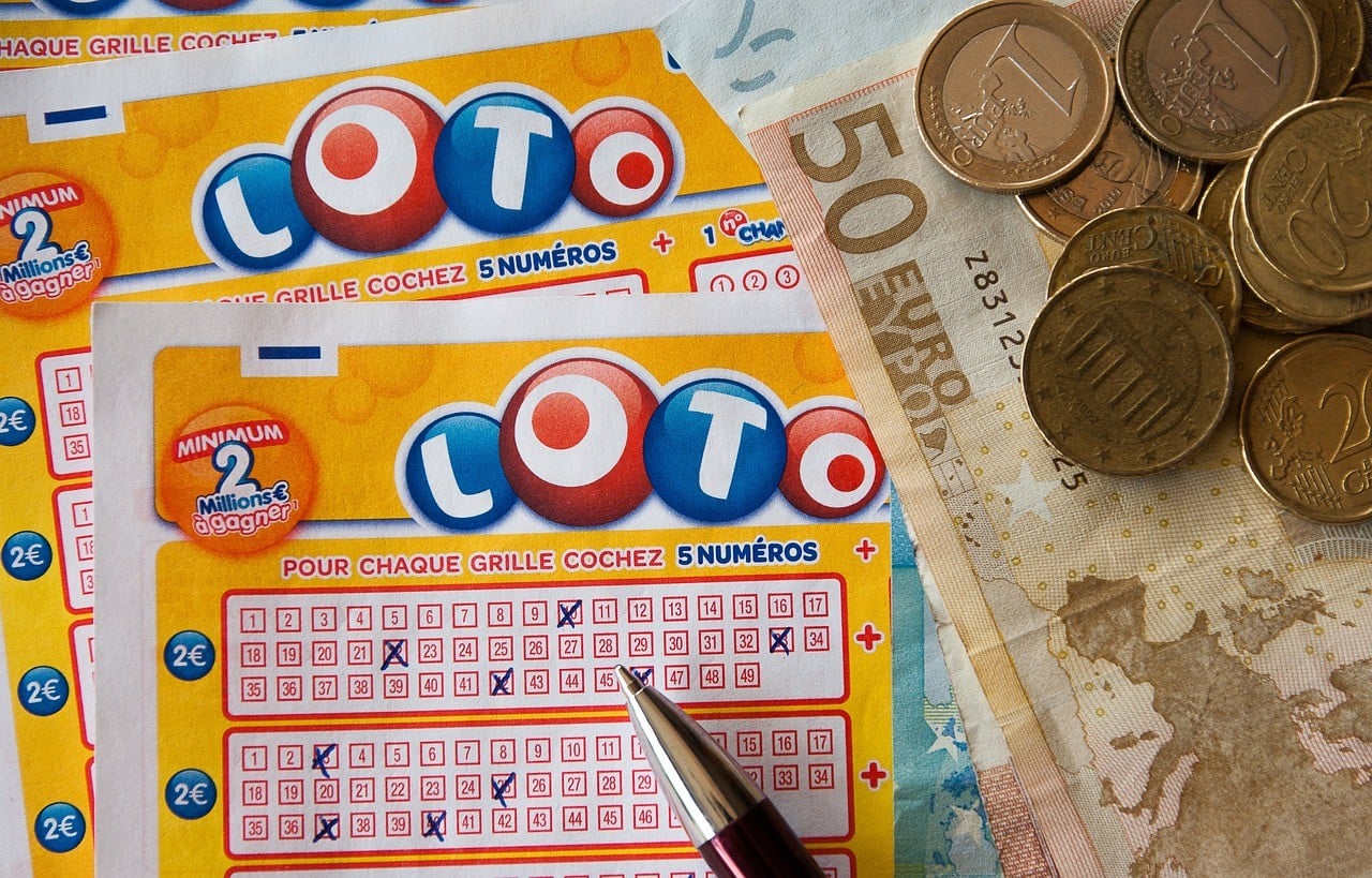 Hombre gana millones en la lotería y pierde todo por no recogerlo a tiempo