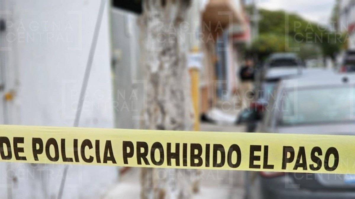 Vecinos iban a trabajar y encuentran un muerto en plena banqueta en Lomas de la Trinidad