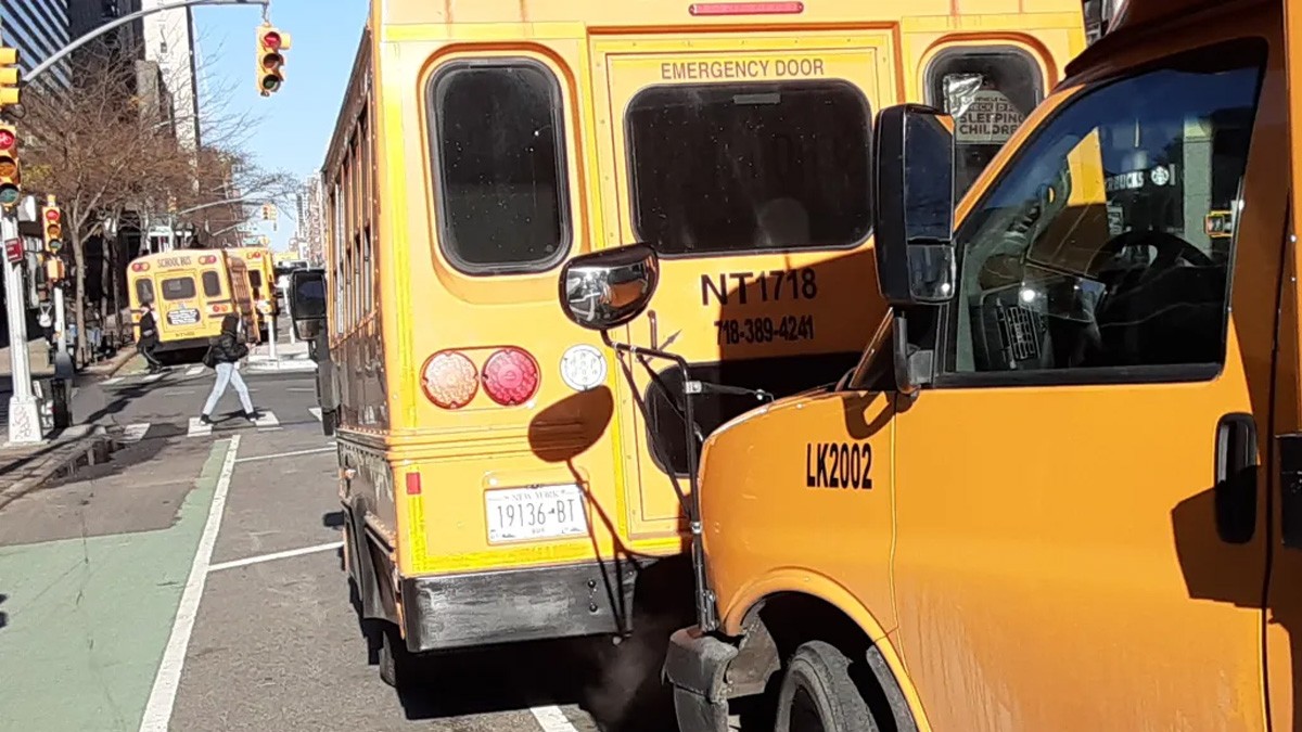 ¡Tragedia! Autobús escolar atropella y mata a niña de 5 años tras dejarla en su casa