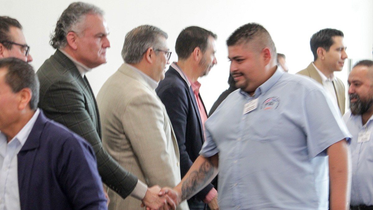 Una vida dedicada al volante: Luis Eduardo es uno de los choferes reconocidos por el SIT