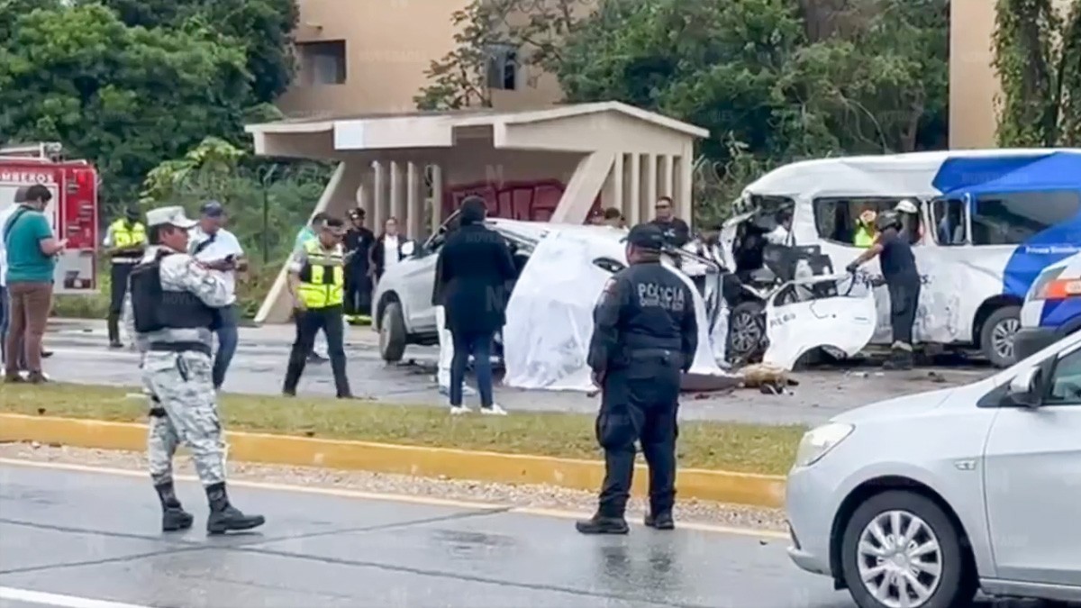 VIDEO Encontronazo en Tulum deja cadáveres encima de heridos y vehículos destrozados