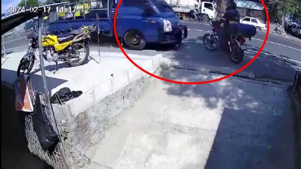 VIDEO Motociclista ve que camión lo va a atropellar pero ya no reacciona; falleció