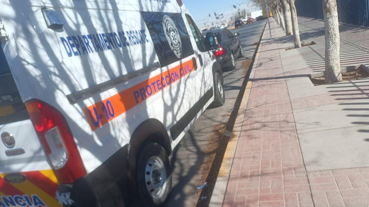 Niño cruzaba la calle cuando camionetas jugando a las carreras lo atropellan y lo matan
