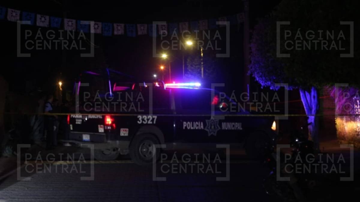 Asesinan a hombre a balazos mientras caminaba por la calle