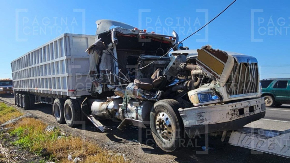 ¡Aparatosa carambola! Chocan seis vehículos en la carretera Irapuato-Silao