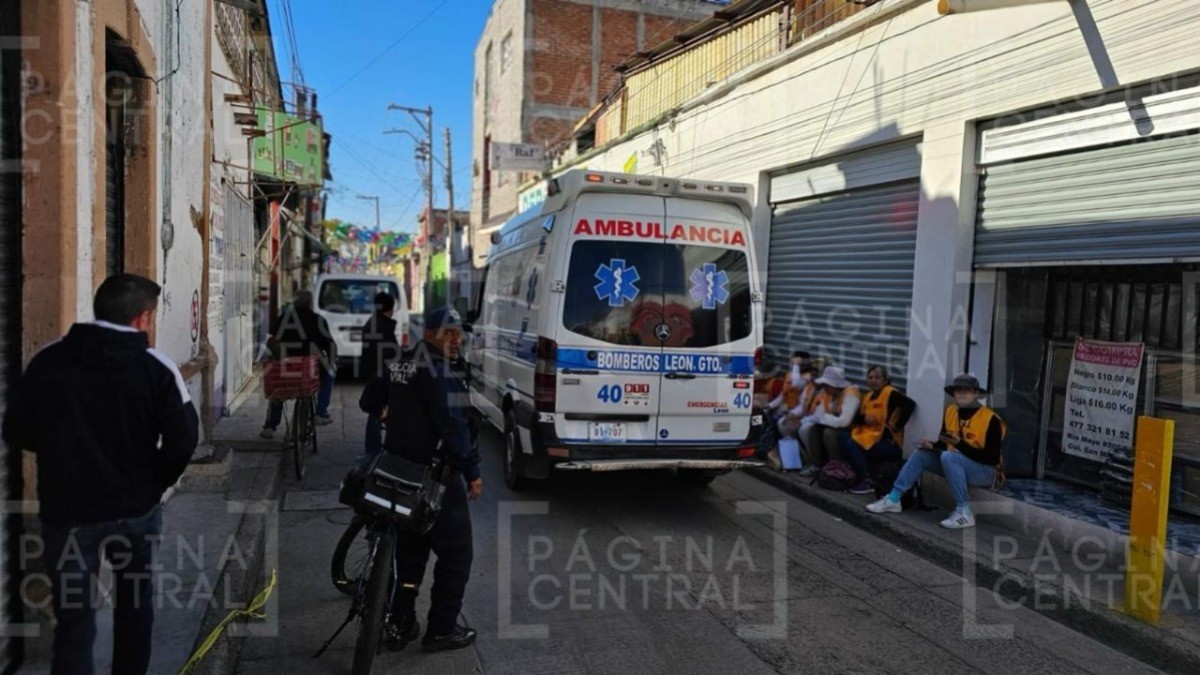 Manejo de químicos causa incendio en bodega de pieles en El Coecillo