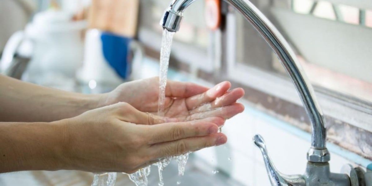 A ellos les condonan el pago de agua, pero si exceden el consumo, tienen que pagar