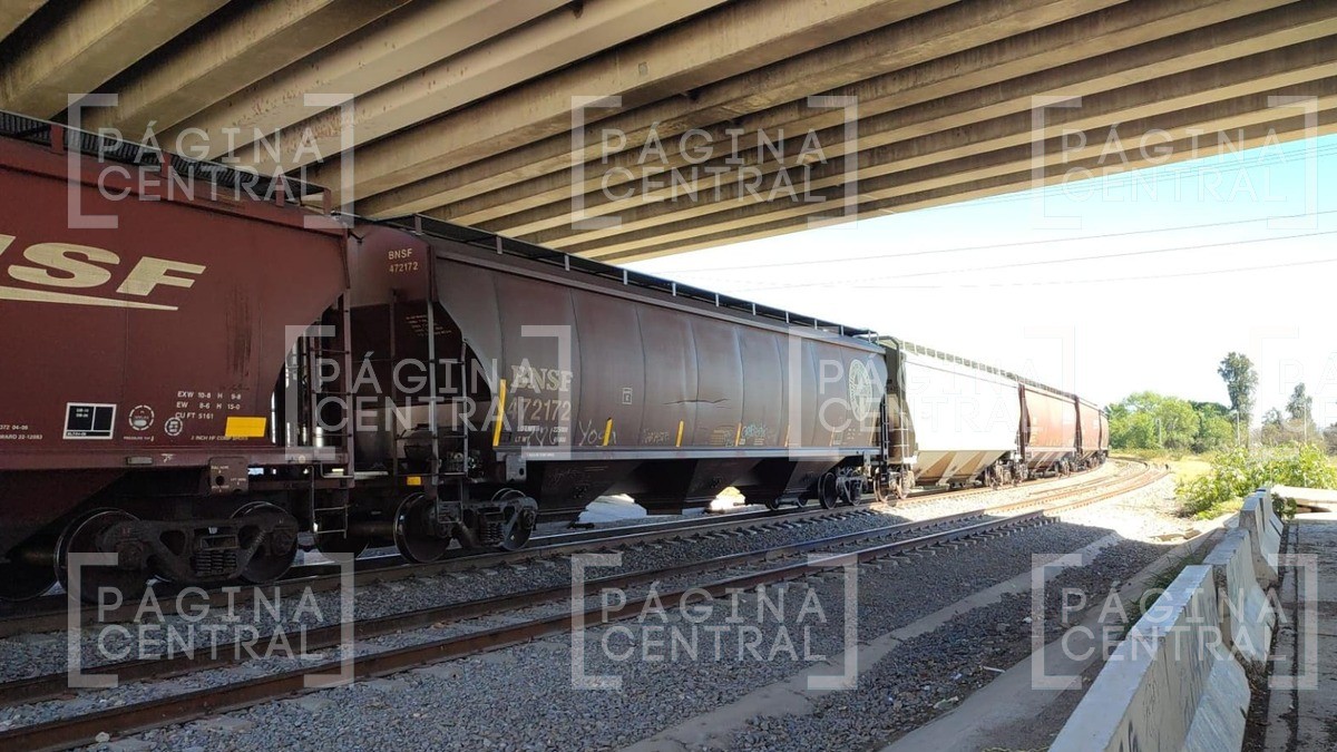 No les avisaron que iban a reparar las vías y tren impacta a camioneta de Ferromex