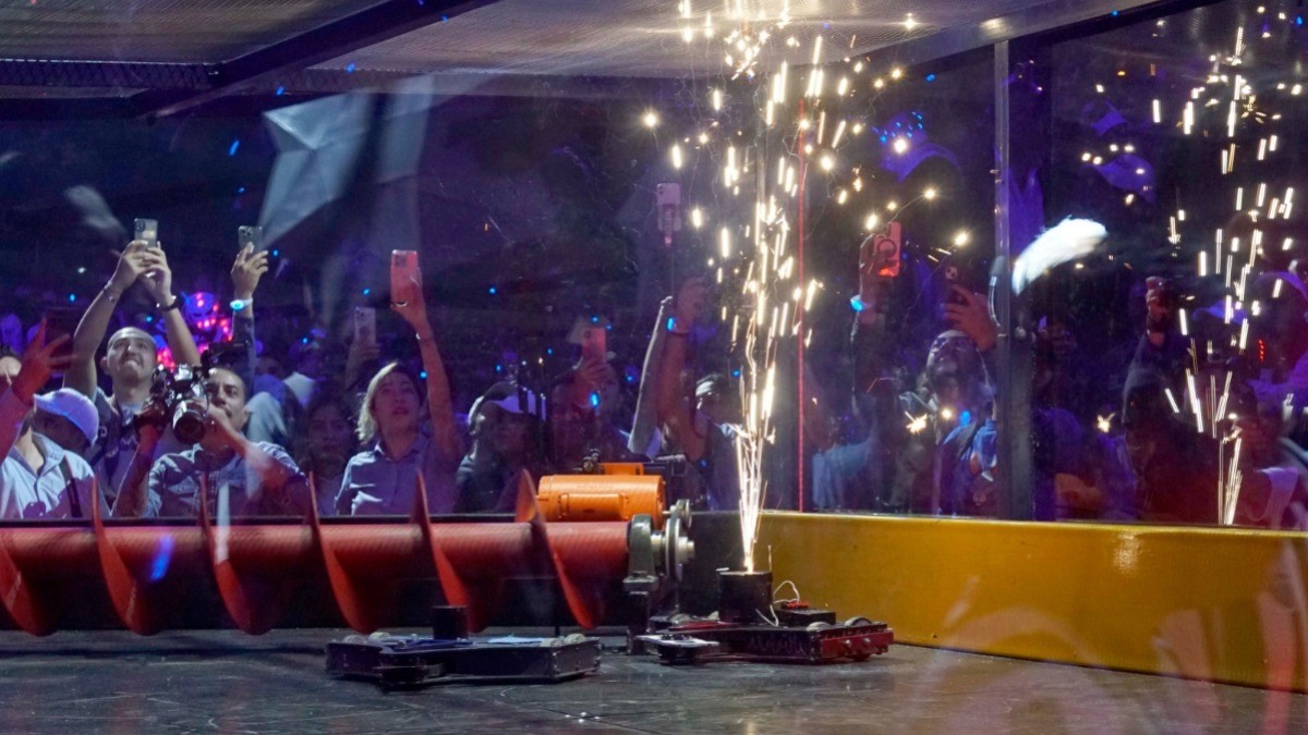 VIDEO ¡Fierros y fuego en la batalla de robots en León!