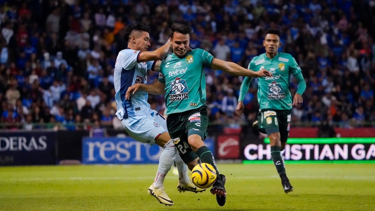 ¡Duro revés! Cruz Azul le pega al León en el Nou Camp
