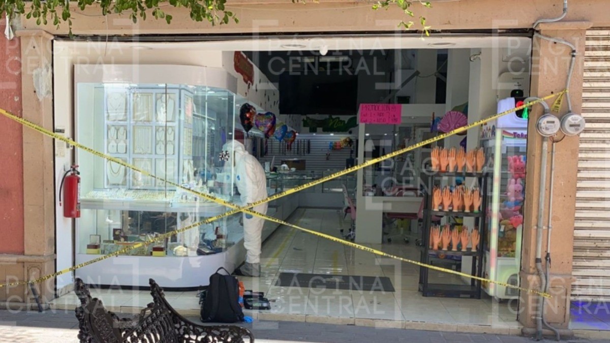 ¡Amarran a empleados de joyería en pleno Centro de León para robar mercancía!