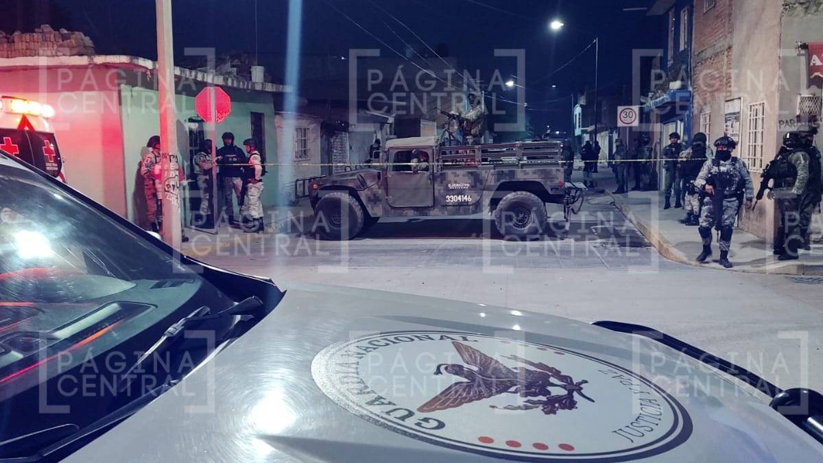 Motosicarios sorprenden a joven y lo asesinan a balazos a media calle