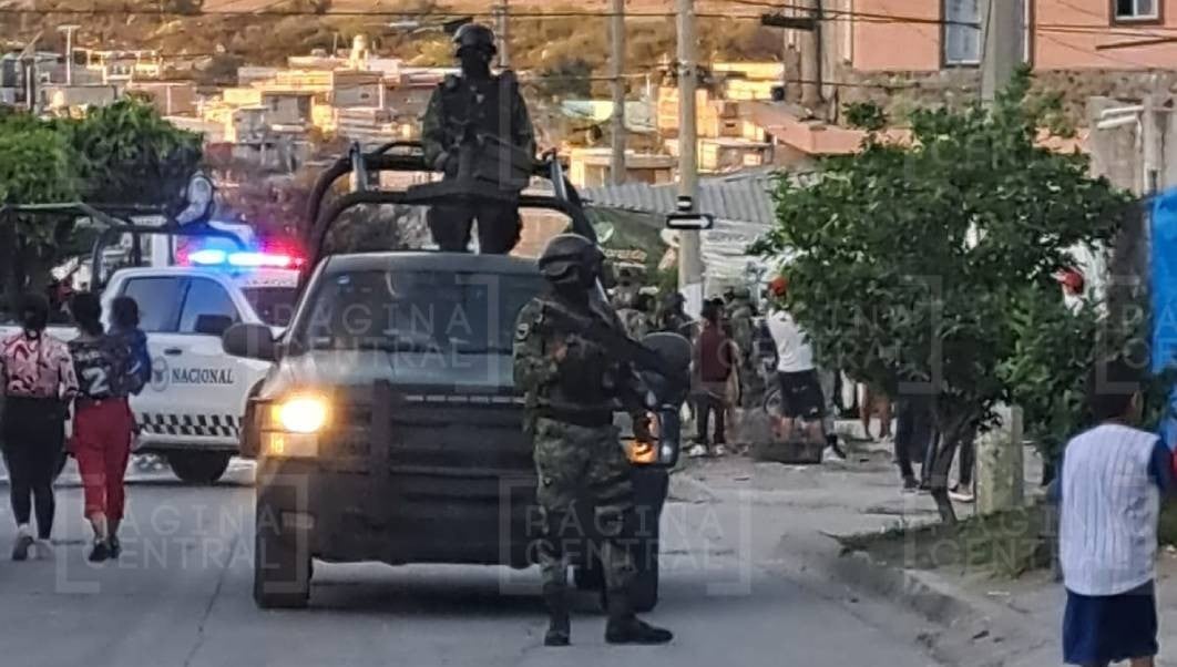 Asesinan a 2 hombres mientras platicaban en la calle en colonia Convive