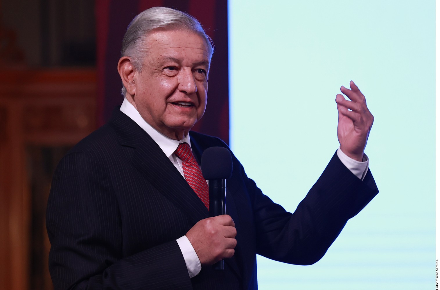 Baja YouTube video de AMLO por acoso