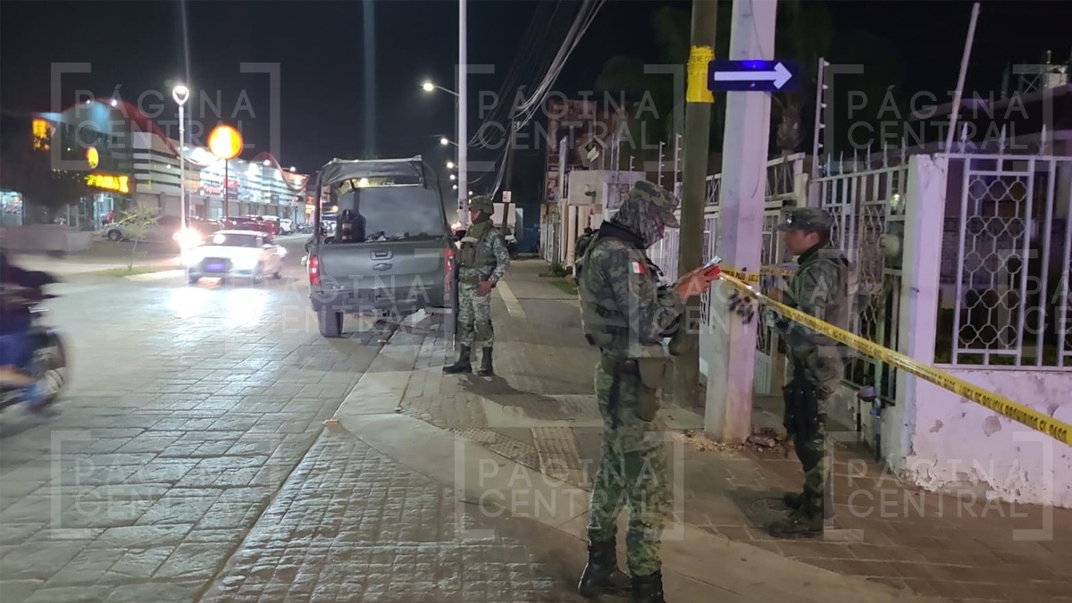 Hombre se refugia en secundaria oficial tras recibir ataque a balazos; otro murió