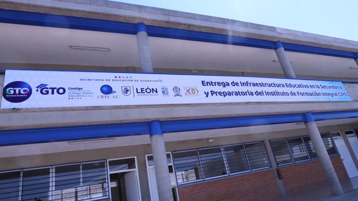 Autoridades impulsan educación de tiempo completo en secundaria de León