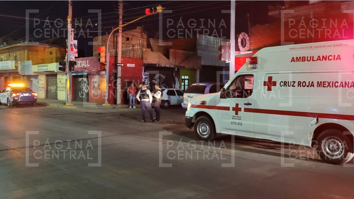Choque entre un auto y camioneta en la colonia Michoacán deja un herido