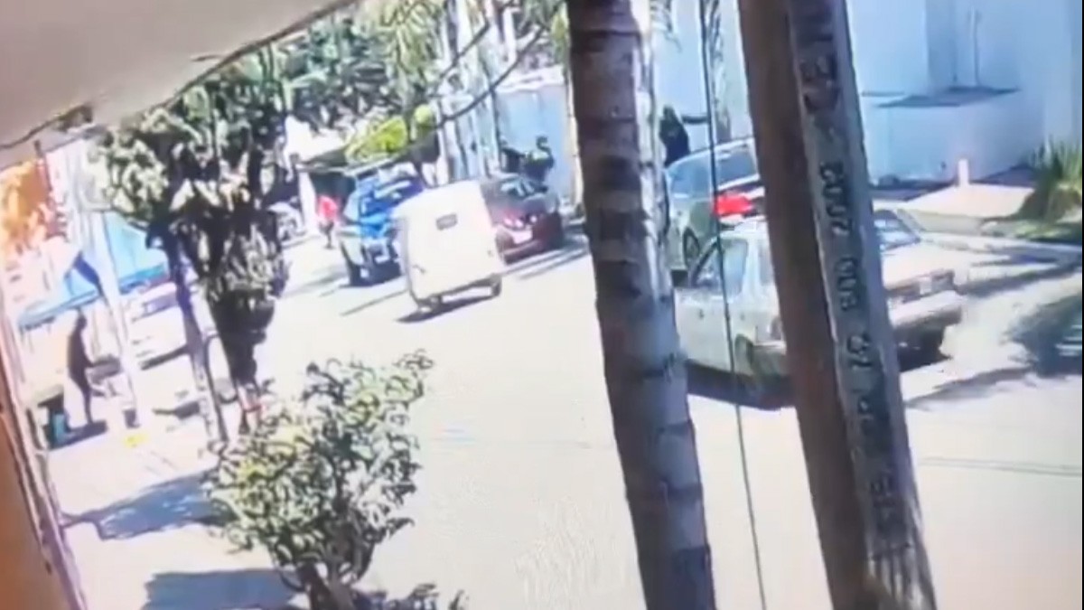 VIDEO Policía enojada dispara a su propio comandante porque este la sancionó