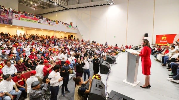 Alma Alcaraz se reúne con militantes del PT