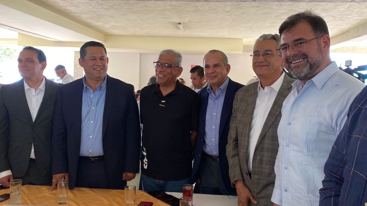 Reprocha gobernador abandono de tramos federales en Guanajuato