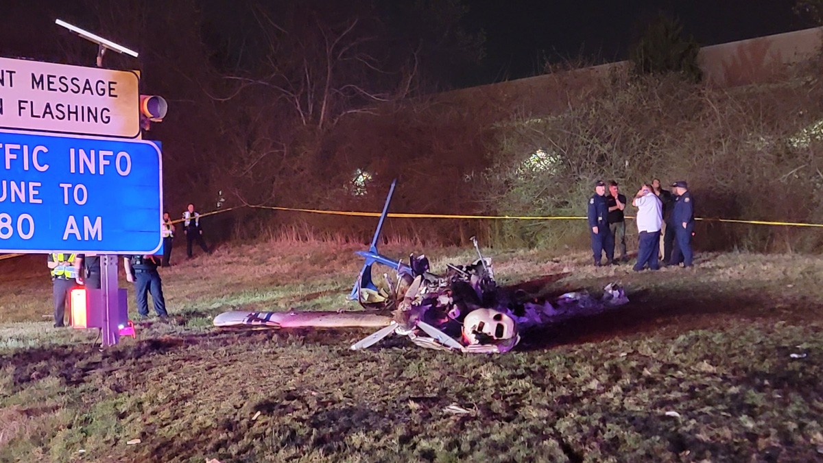 VIDEO Captan momento exacto en el que avioneta se desploma sobre carretera; hay 5 muertos