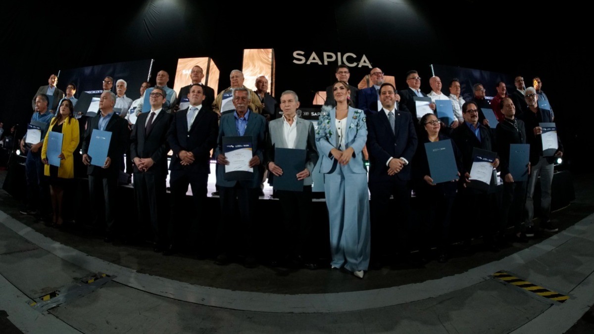 Reconocen a 28 zapateros forjadores de la industria local