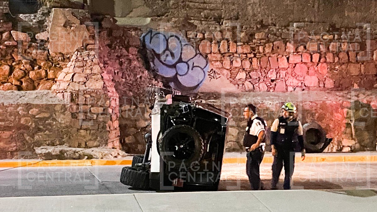 Camioneta se vuelca sobre el Malecón a la altura de El Coecillo