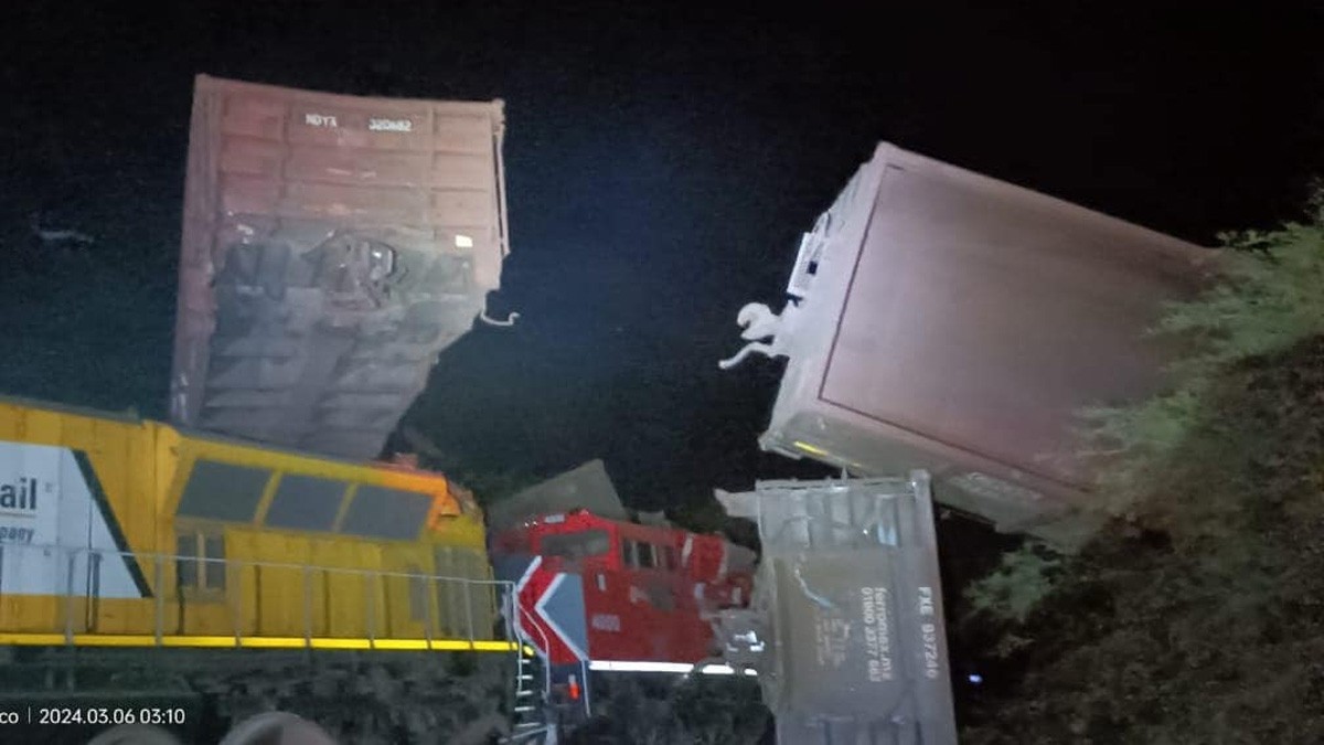 FOTOS Trenes de carga chocan de frente y dejan siete heridos; conductor quedó prensado