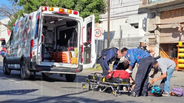 Motociclista sufre fractura expuesta al chocar con camioneta en Torres Landa
