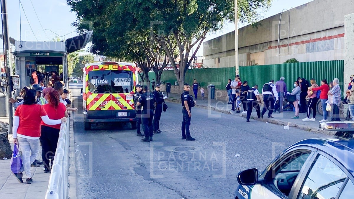 Moto atropella a niño de 7 años afuera de clínica 21 del IMSS en la colonia Independencia